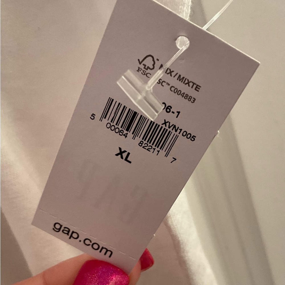 GAP International Women’s Day Shrunken T / Tee - NWT - Size XL - Picture 6 of 8